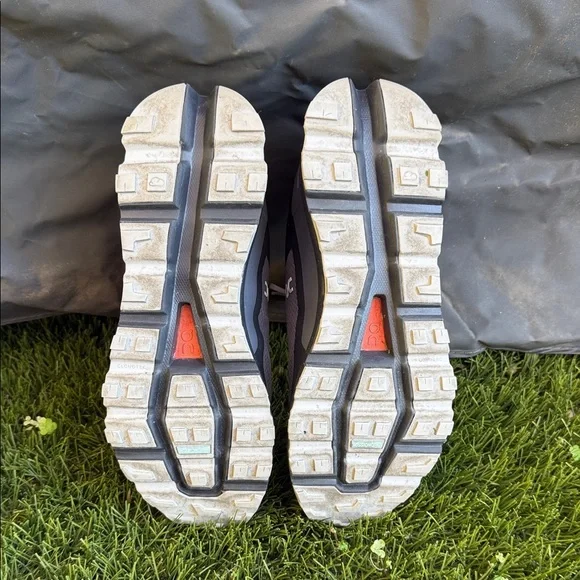 LIKE NEW! On Women’s Cloudtec Waterproof Running Shoes - Picture 6 of 7